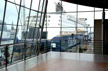 Kieler Hafen -MS Color Magic im Jahr 2015