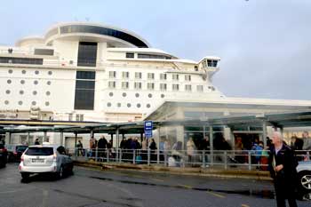 MS Color Magic im Hafen 